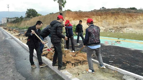创业中心志愿者到同翔基地参加义务植树